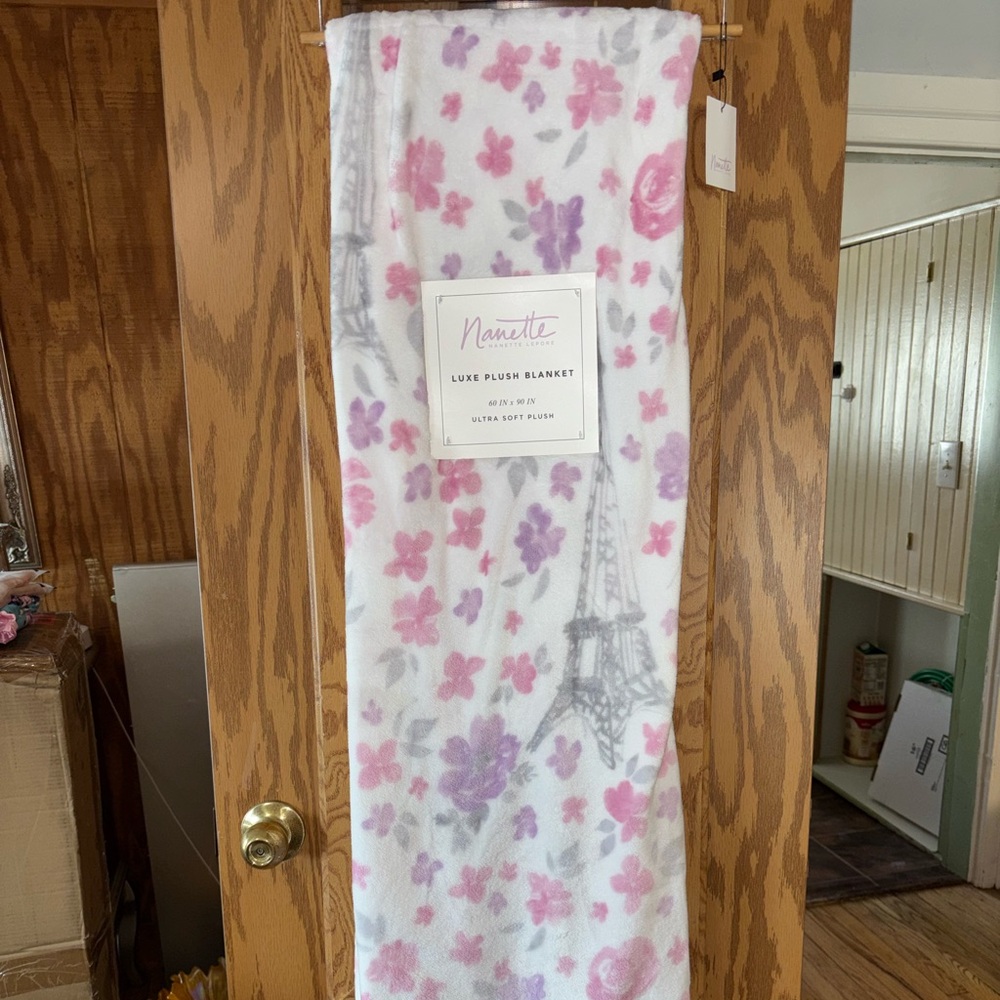 Nanette Nanette Lepore Luxe Plush Blanket 60x90 Eiffel Tower Floral